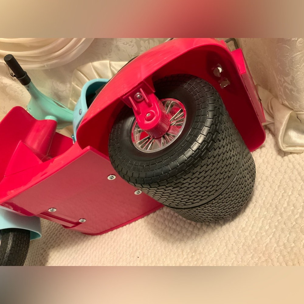 TOY SCOOTER AND HELMET BY BATTAT INC. - Picture 6 of 10